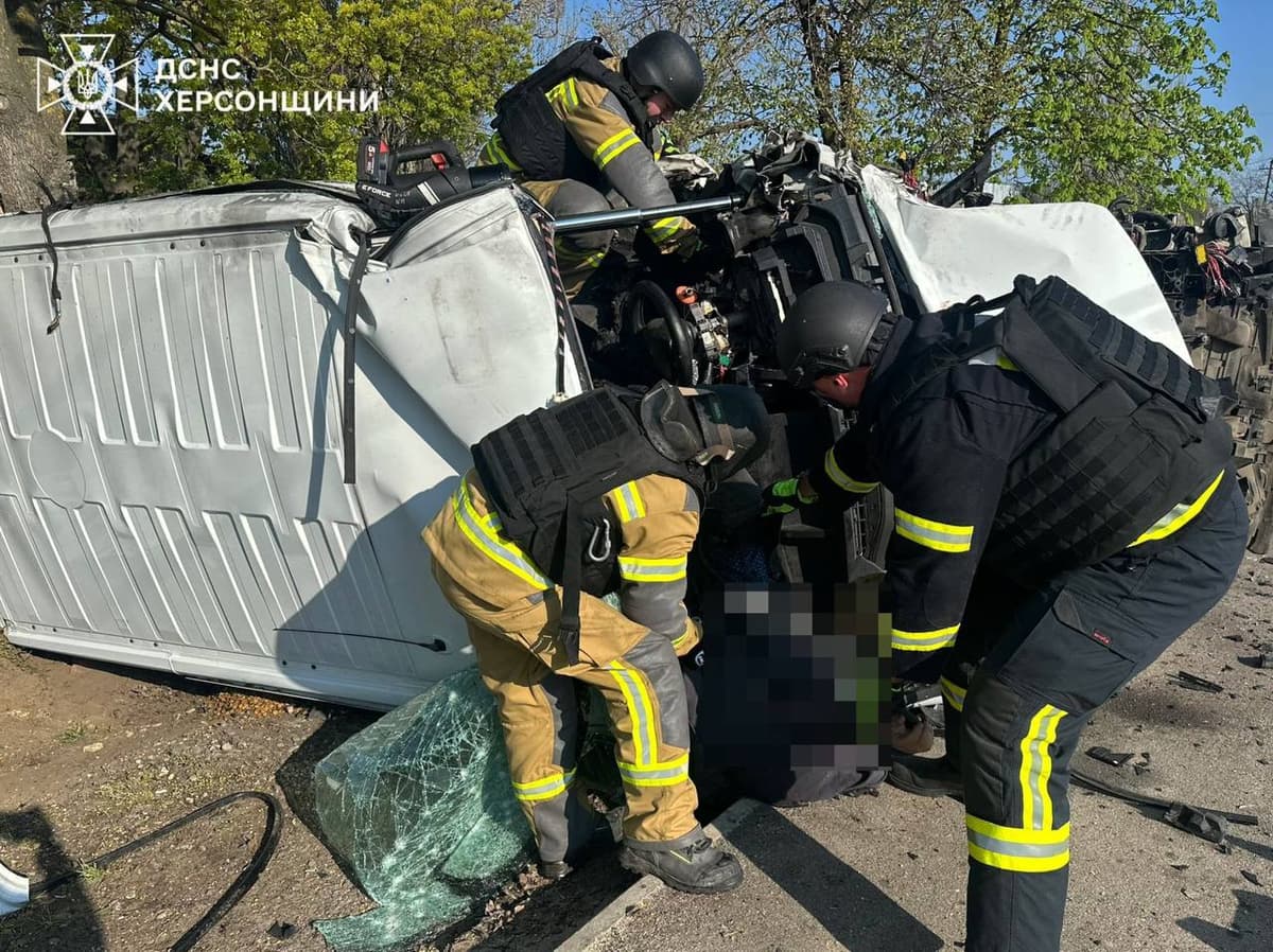 They were just waiting for a bus. That's all. Ordinary people — workers, mothers, elderly residents — standing at a bus stop in Zaporizhzhia when a Russian drone found them. 2 killed. 15 injured. No w
