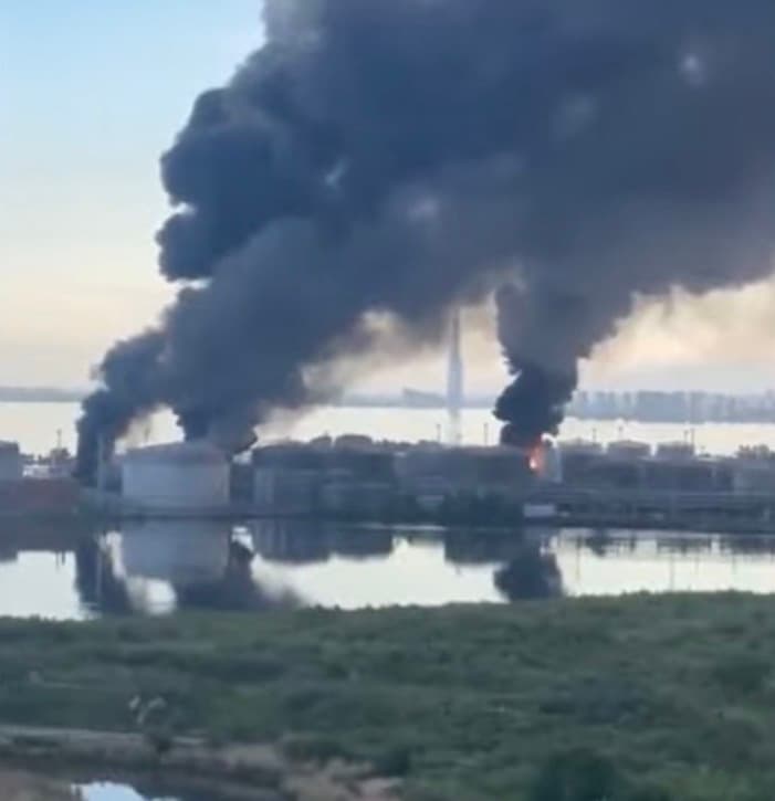 Ukraine Strikes St. Petersburg Oil Terminal While Putin Hosts Economic Forum — Drones Travel 1,000KM in Stunning Attack